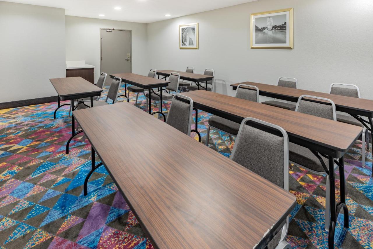 Hotel La Quinta By Wyndham Southwest 3*